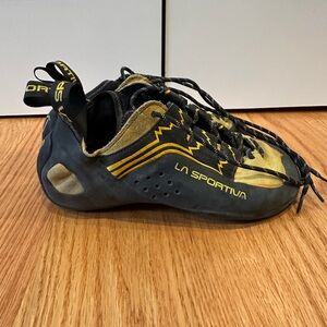 La Sportiva Performance Climbing Shoes - Black and Gold